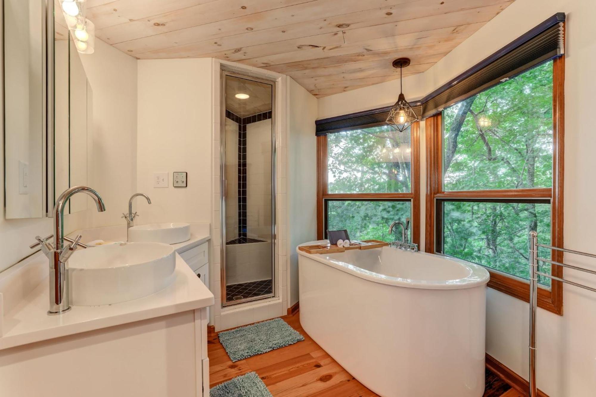 Falken Haus - Relax In Seclusion With Panoramic Lake Views Jasper Luaran gambar