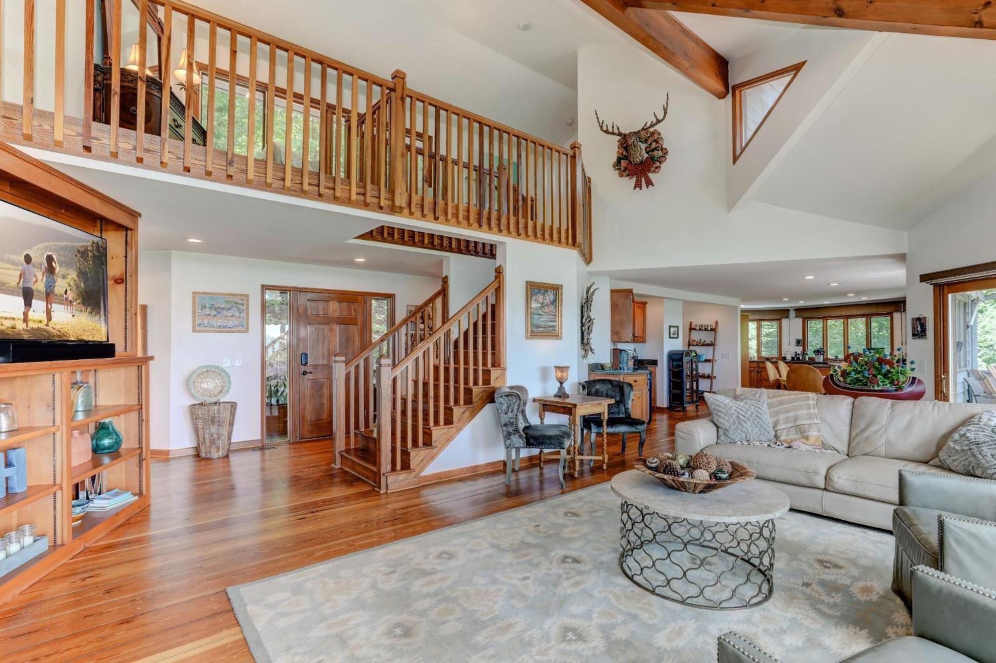 Falken Haus - Relax In Seclusion With Panoramic Lake Views Jasper Luaran gambar